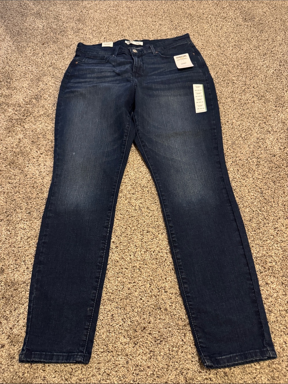Levi’s Signature Gold Women’s Dark Blue Skinny Jeans size 32x30 (NWT)